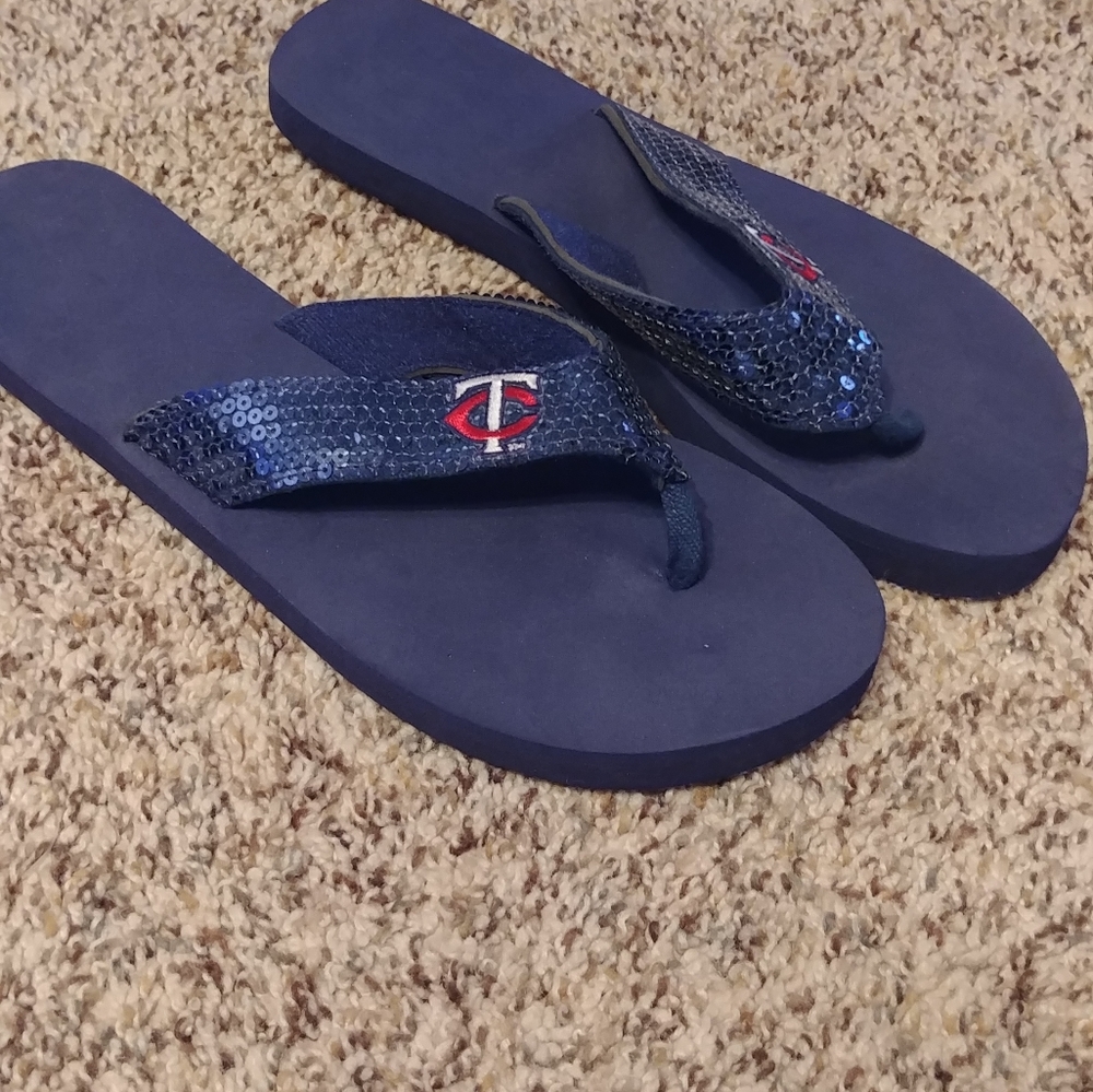 Twins blingy flip flops new size 9/10